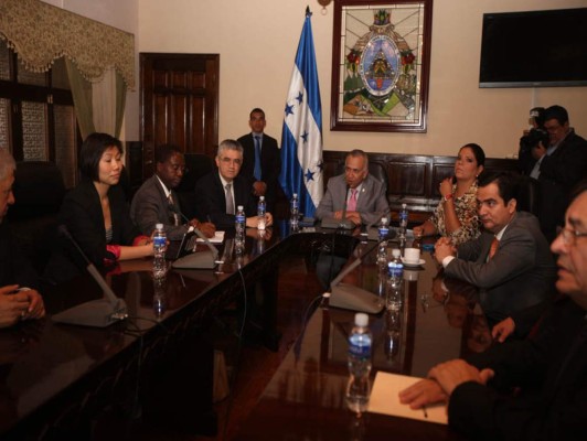 Presidente del Congreso Nacional de Honduras se reúne con el FMI
