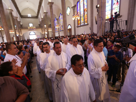Sacerdotes renuevan su promesa con Dios