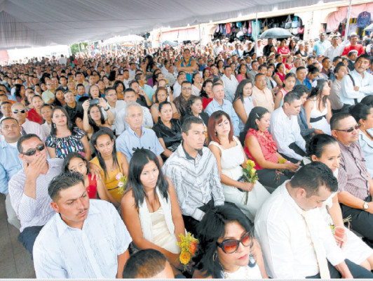 Bodas Gratis unen en amor eterno a 411 parejas
