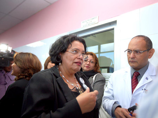 Sancionan a los dos primeros médicos faltistas