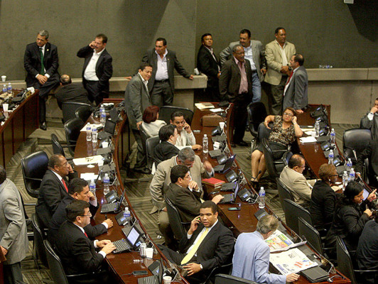 Pleito y escándalo en la elección del fiscal