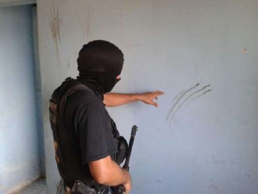 Descubren cementerio clandestino y 'casas locas”