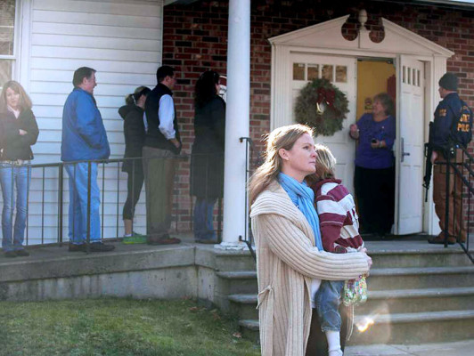 Tiroteo en escuela de EE UU deja 27 muertos
