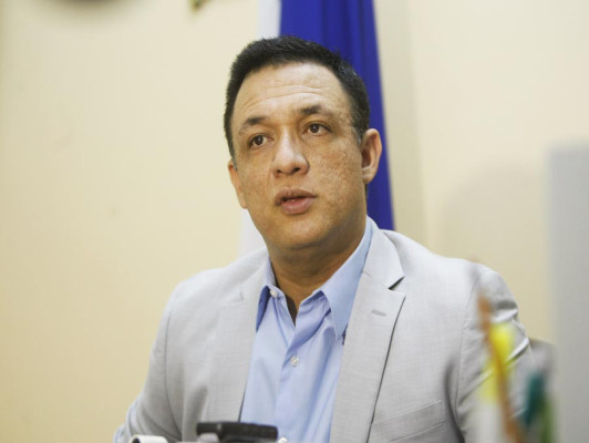 CMH reclama pago atrasados de 250 médicos