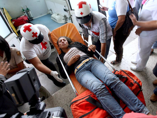 Un muerto y 10 heridos al volcar autobús en Tegucigalpa