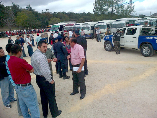 Decomisan 50 buses y 15 mototaxis