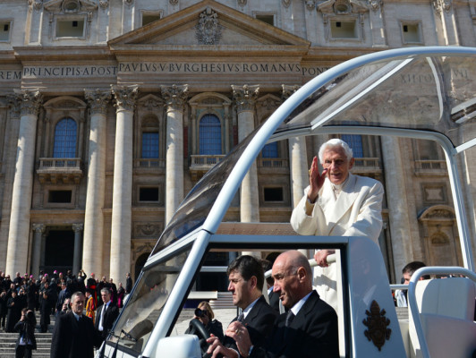 El Papa se despide confiando en una Iglesia viva pese a 'aguas agitadas'