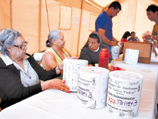 Realizan colecta a favor de asilo en Danlí