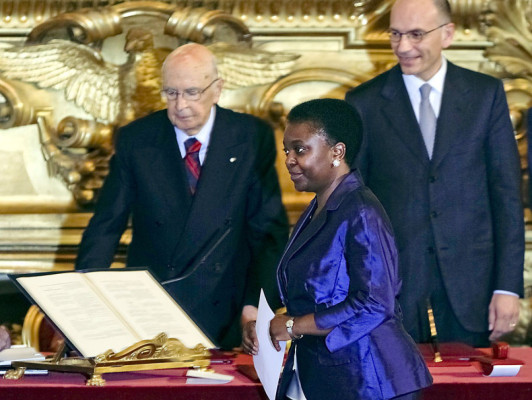 Ministra negra recibe burlas racistas