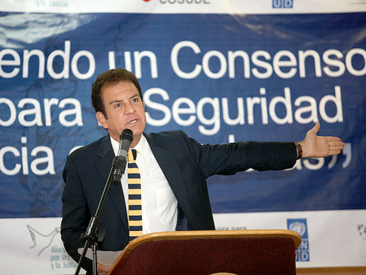 'Soy el único que puede gobernar Honduras'