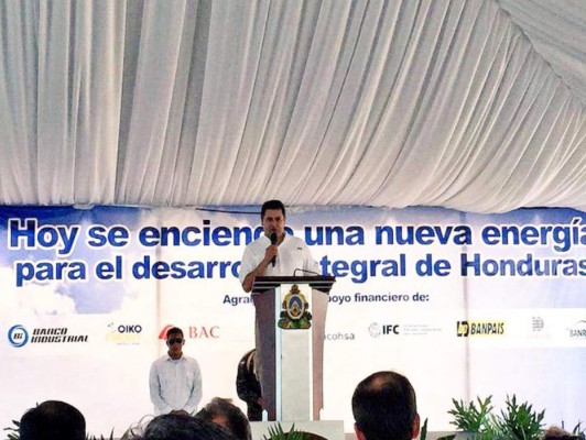 Presidente Hernández inaugura parque solar valorado en $232 millones