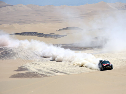 Combate de estrellas en el desierto peruano