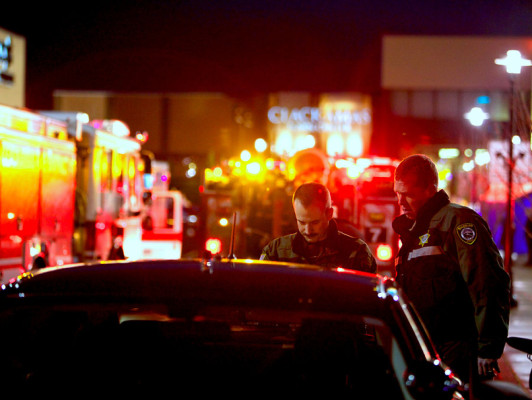 Mueren tres personas en tiroteo en centro comercial en EEUU