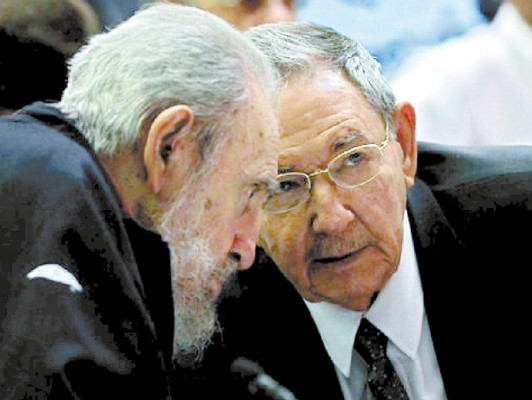 Raúl Castro, reelegido para su último mandato