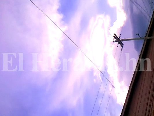 Figura celestial sobre la capital de Honduras
