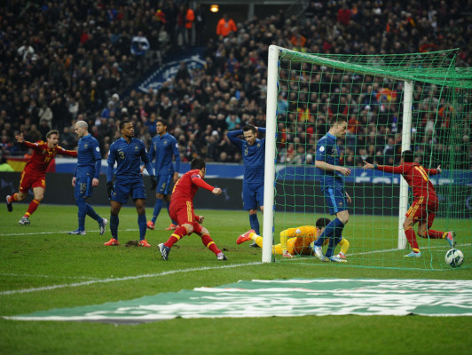 España vence a Francia y sigue reinando