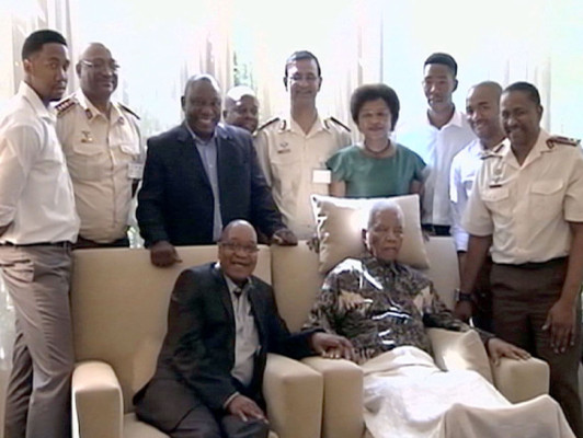 La televisión sudafricana difunde imágenes de Nelson Mandela