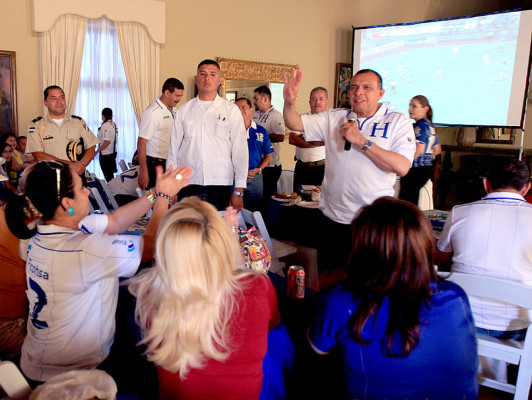 Presidente de Honduras celebró 2-2 ante México