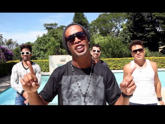 VIDEO: La nueva canción de Ronaldinho