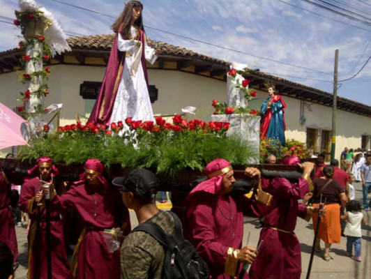 Muestras de fe adornan las calles de Comayagua