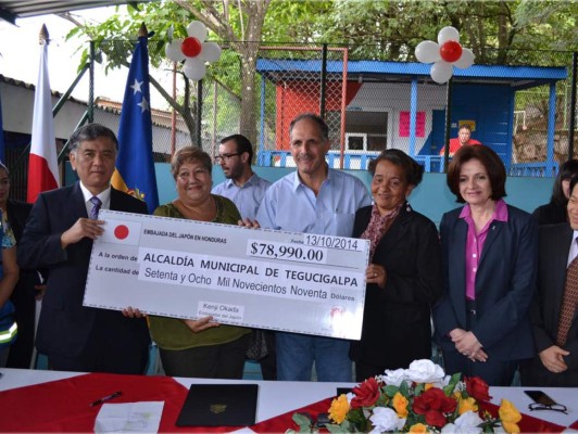 Japón entrega donación para escuela de la capital de Honduras