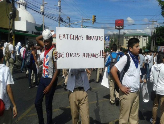Honduras: Nueva protesta por cambio de horario