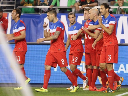 EE UU y México empatan 2-2 en intenso amistoso