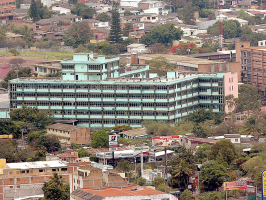 Delincuentes le roban su recién nacido a mujer al salir del Materno