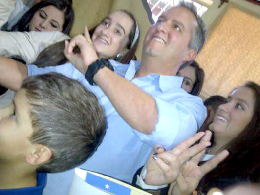 Precandidatos votan en la capital de Honduras