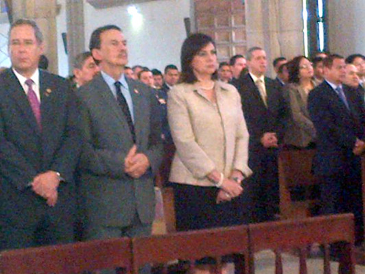 FF AA rinden tributo a Patrona de Honduras