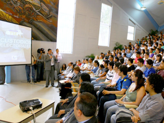 5,000 universitarios custodiarán elecciones
