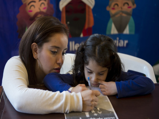 Fiesta de Reyes Magos ilusiona a niños del mundo