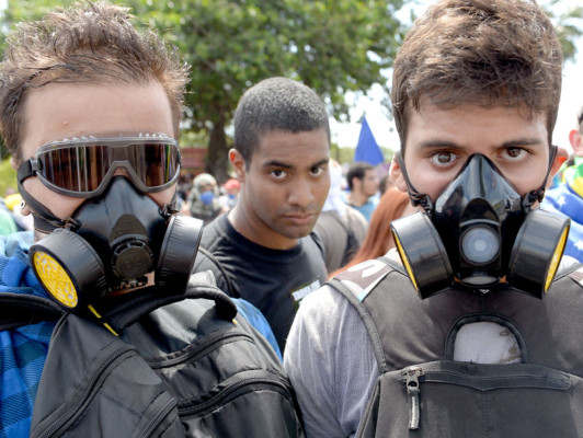 FOTOS: Violentos enfrentamientos previo al España-Italia