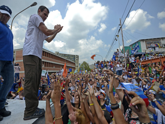 Candidatos se sacan chispas en Semana Santa