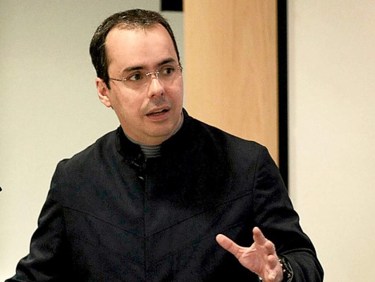 J.J. Rendón demanda por USD 100 millones a Mauricio Funes