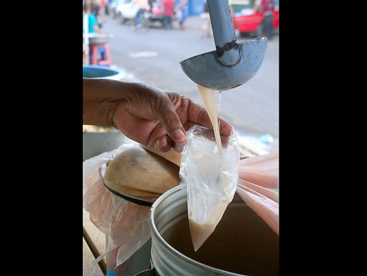 El Chilate, bebida de los mayas que consume la población sureña