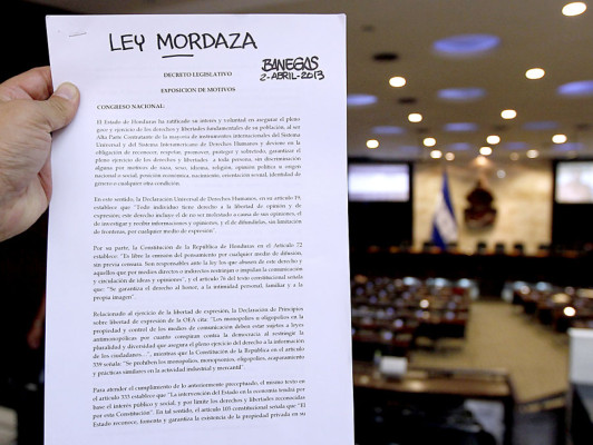 Denuncias de soborno en torno a la Ley Marco de Telecomunicaciones