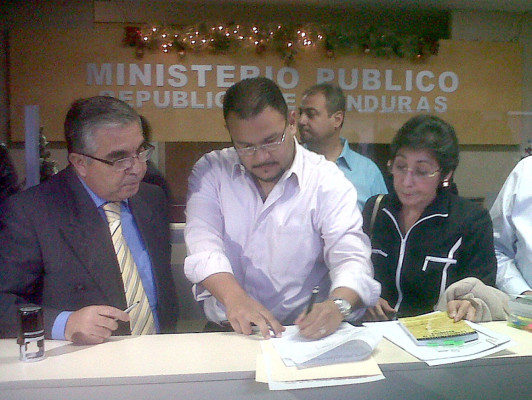 Formalizan denuncia por destitución de magistrados