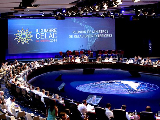Celac saluda juramentación de Hernández