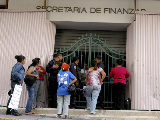 Finanzas pagará aguinaldos a burócratas antes del 15 de diciembre