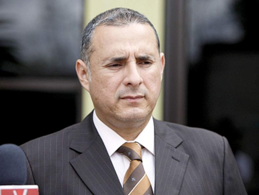 Nombran equipo para investigar corrupción en consulados