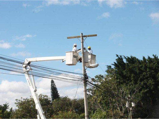 Medio centenar de colonias sin energía