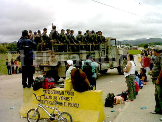 Presidente de Honduras ordena militarizar PN