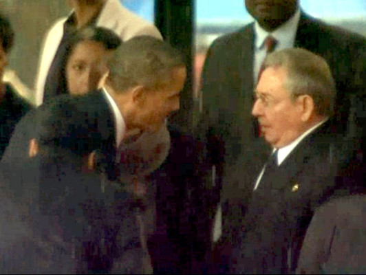 Histórico apretón de manos entre Obama y Castro