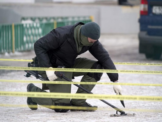 Estudiante mata un maestro y un policía en Moscú