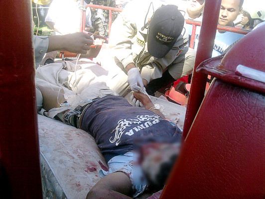 Trabajadores quedan soterrados en un pozo séptico