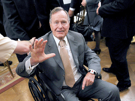 Bush padre celebra Navidad hospitalizado