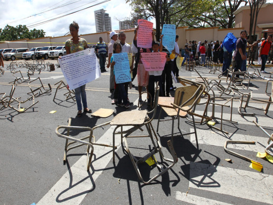 Maestros culpan al gobierno por falsas escuelas