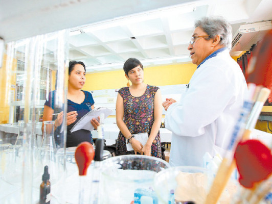 Mirna Marín, exdecana de la facultad de ciencias de la UNAH