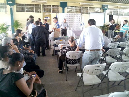 TSE entrega credenciales a partidos políticos